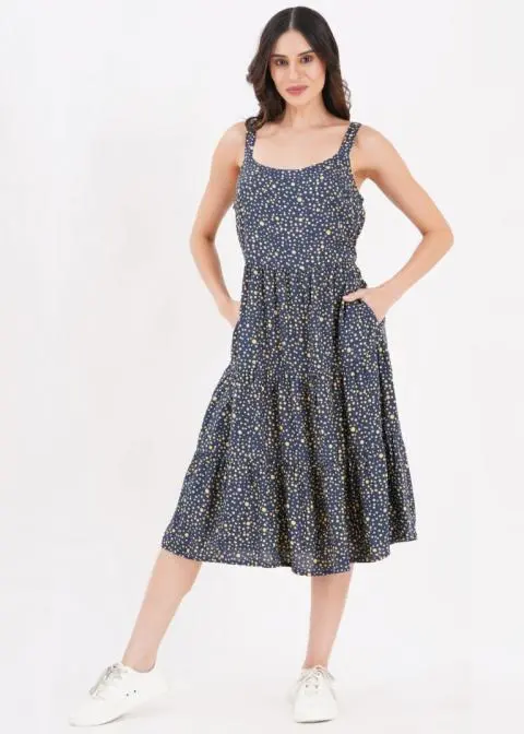 scarf with denim dress Saddle Creek – Light colourway-morgan Color:Bell Blue Winslet takes the ease Satin Strappy Back A-line