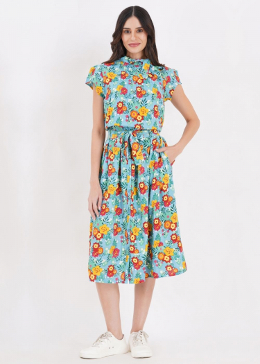 Full pleated skirt with belt