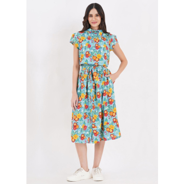 Full pleated skirt with belt